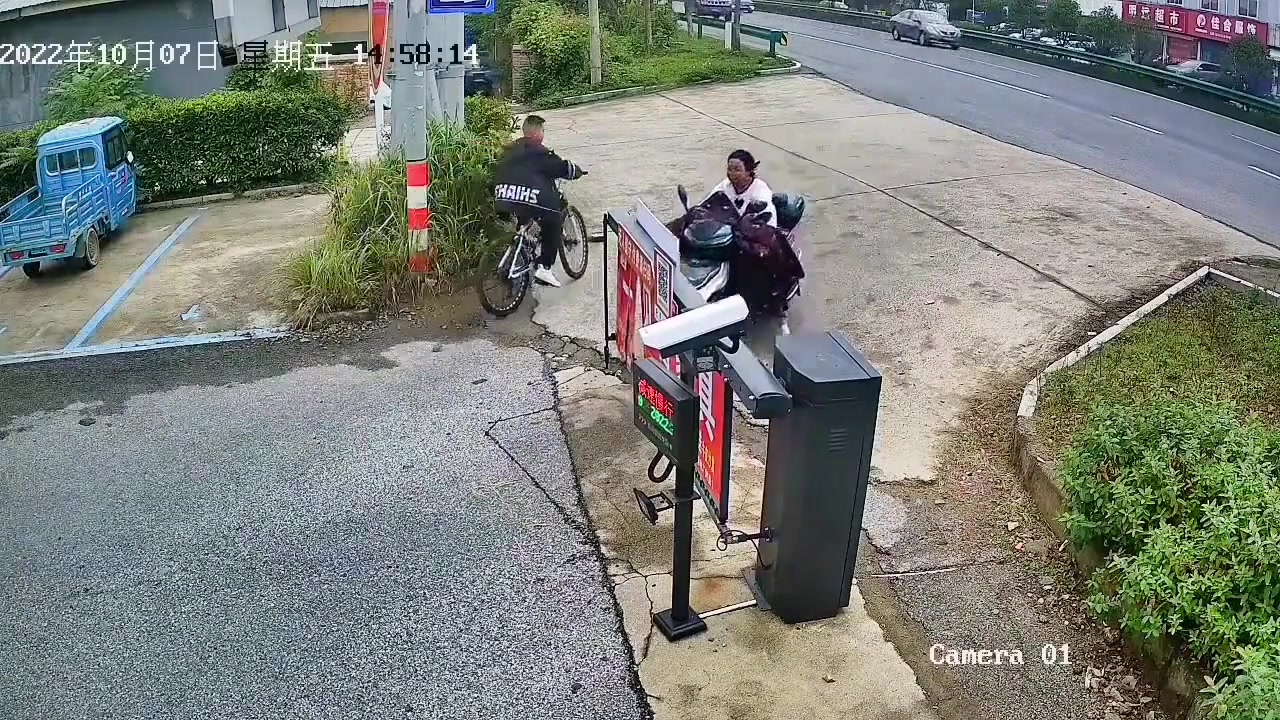 别说她不解，我们看了也一脸懵