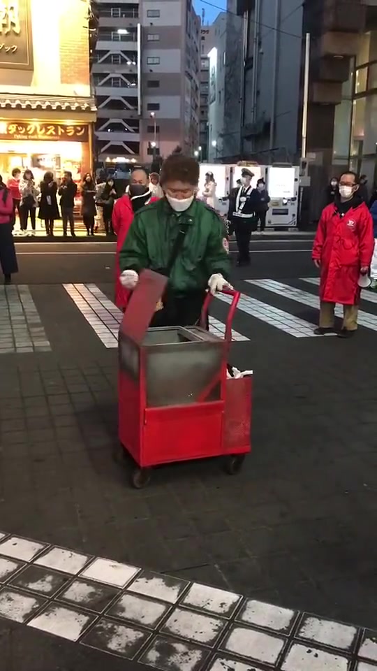 日本这么放鞭炮