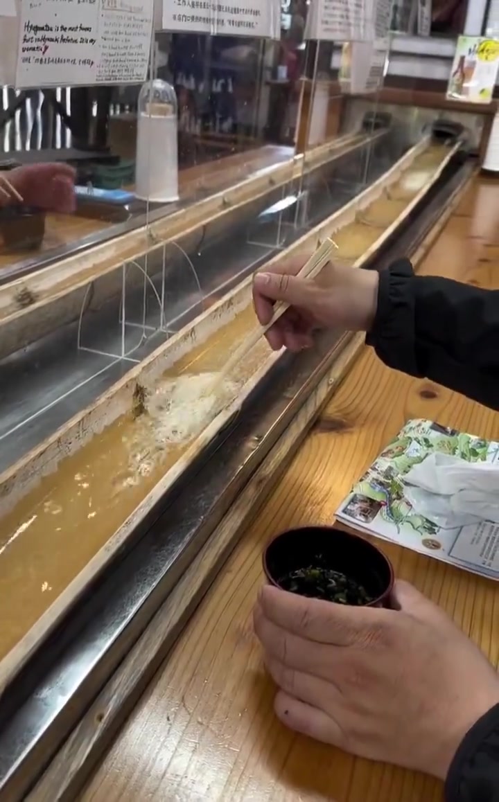 一看到这个就想到了小时候公厕的冲水马桶，大家觉得呢