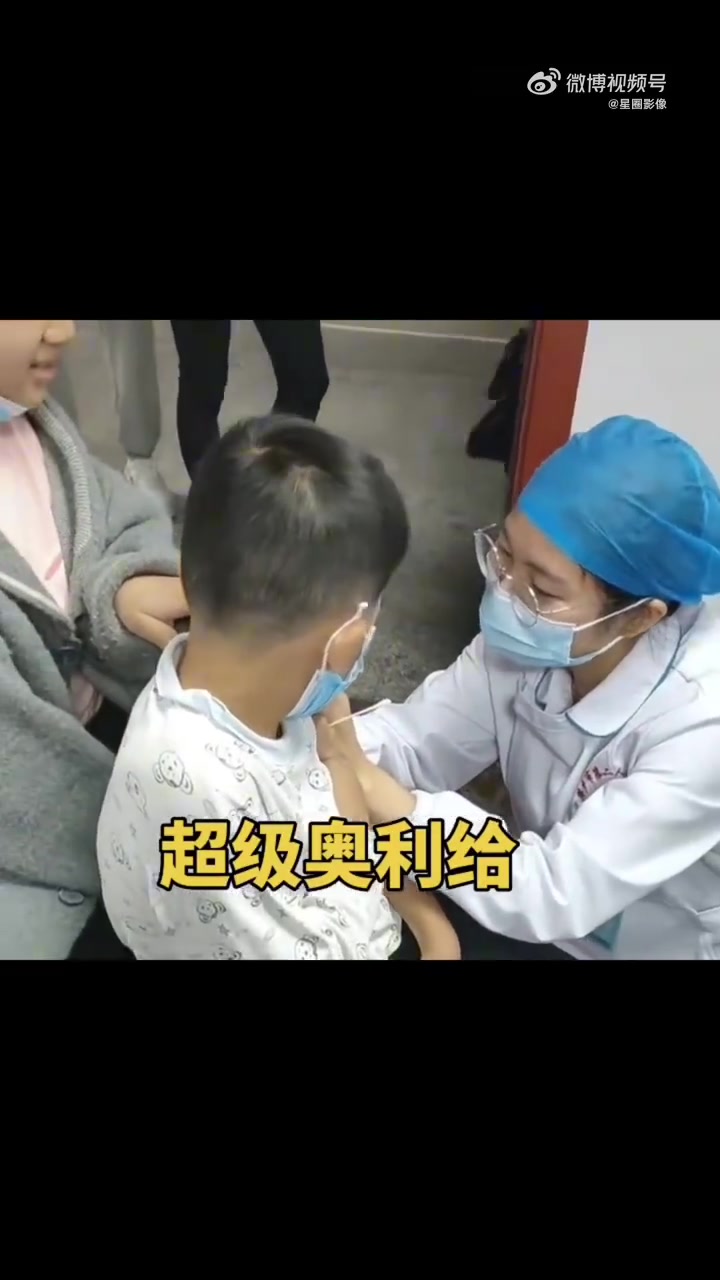 护士一针扎到了小孩哥的声控开关