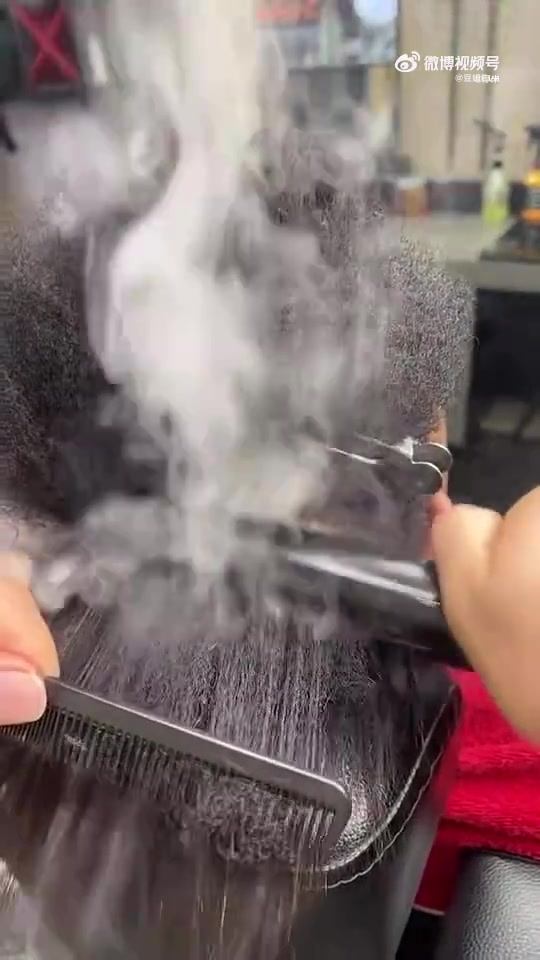 黑人卷发也能拉直发