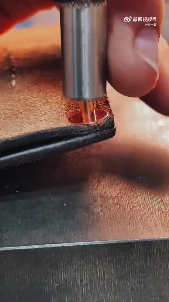 皮革制品铆钉的安装过程！