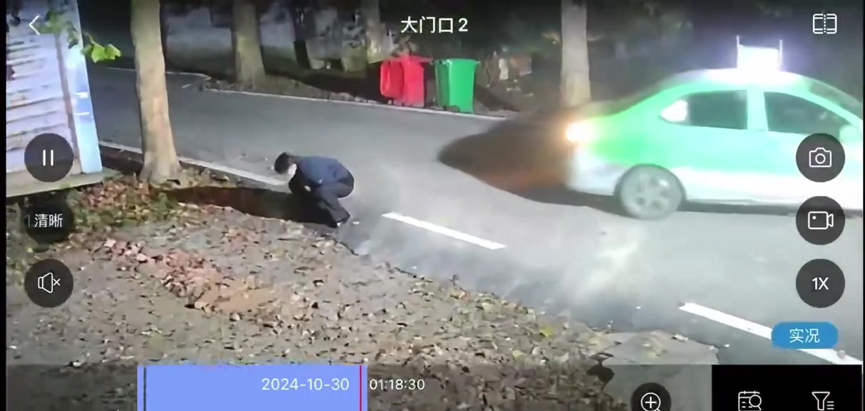 长这么大第一次看到人被车撵着跑，还被撵了2次！！