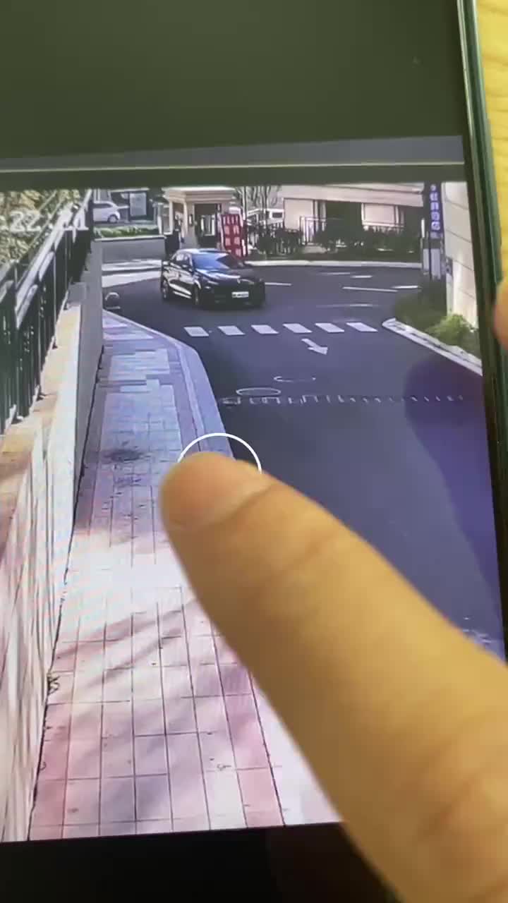 看这车速也不快啊怎么就弹起来那么高啊！！