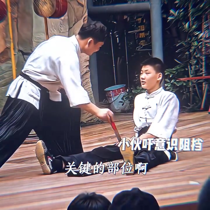 小伙子：还是小兄弟最重要啊