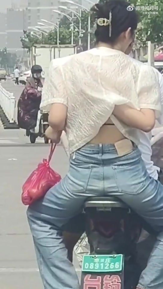 我真想下去给她帮帮忙