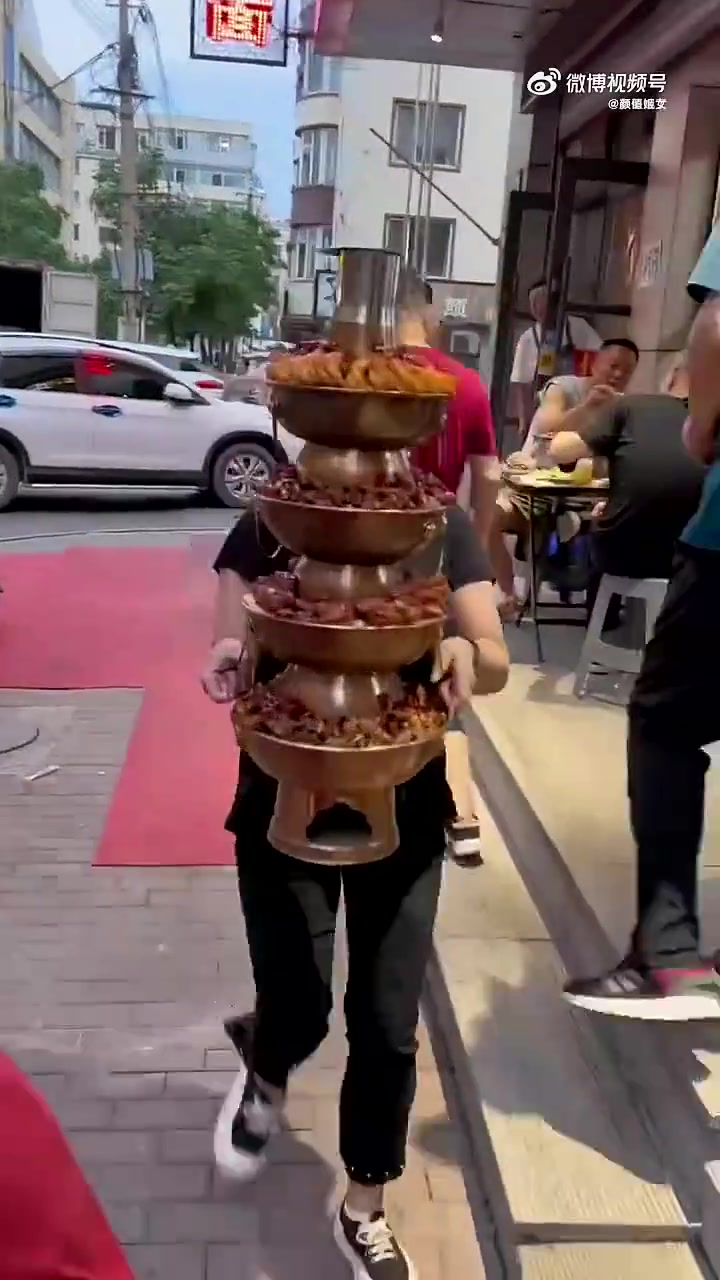 自从她拿出来那一瞬间我就知道肯定砸了！