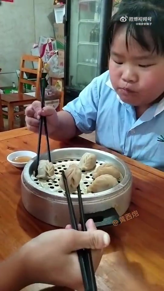 什么样的家庭养出这样的孩子，感觉家长还挺骄傲！