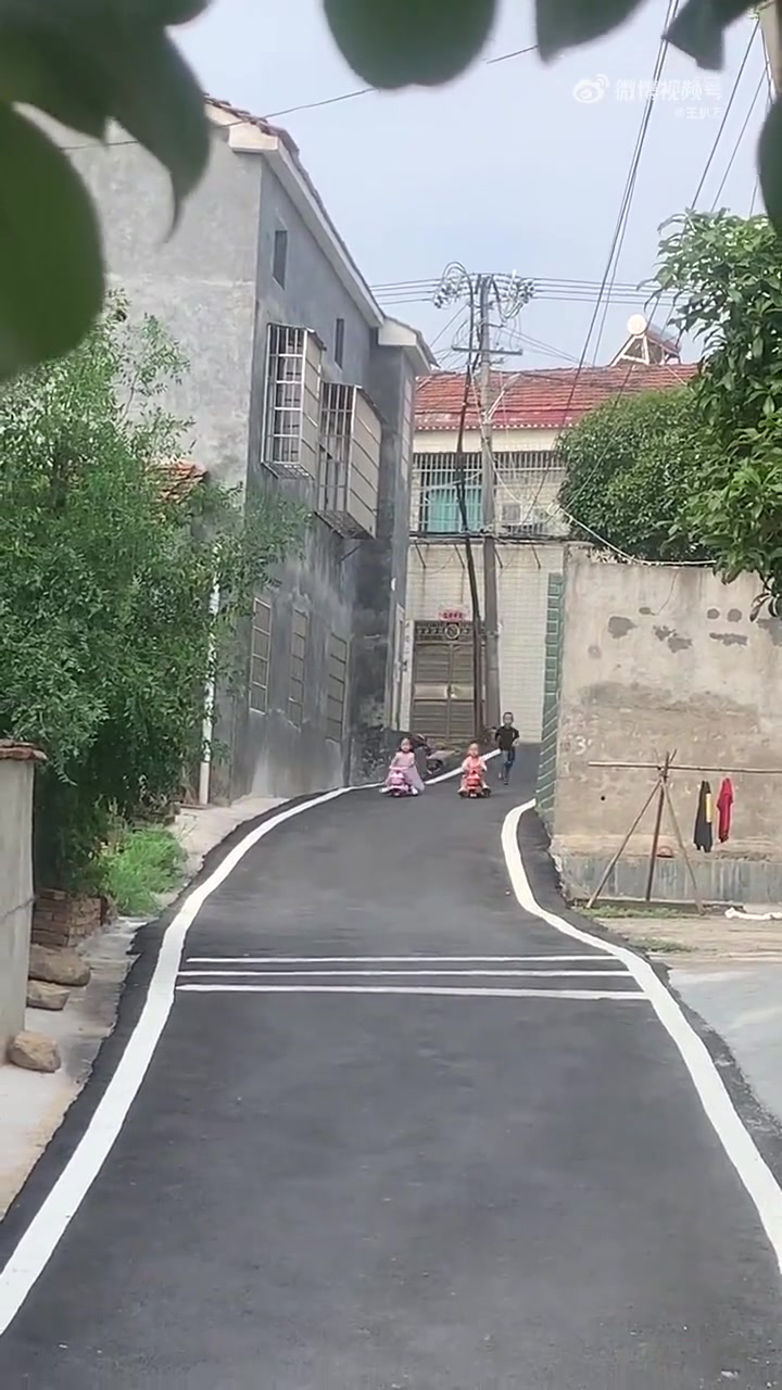玩的就是心跳，趁不注意就去溜坡