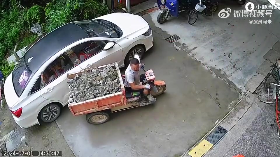 大哥：不好意思，你的车，根本入不了我的眼！