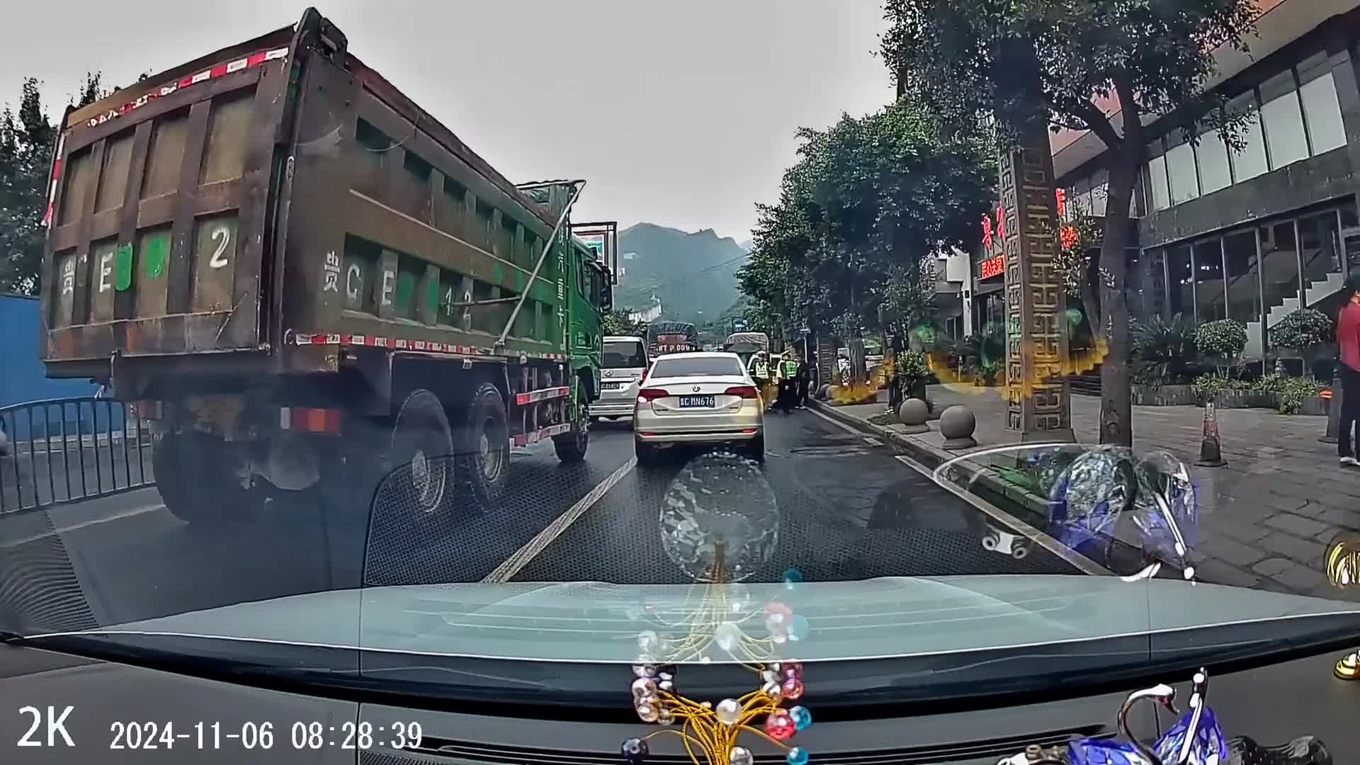 这次出警是够快了，就是责任很难判定啊！！