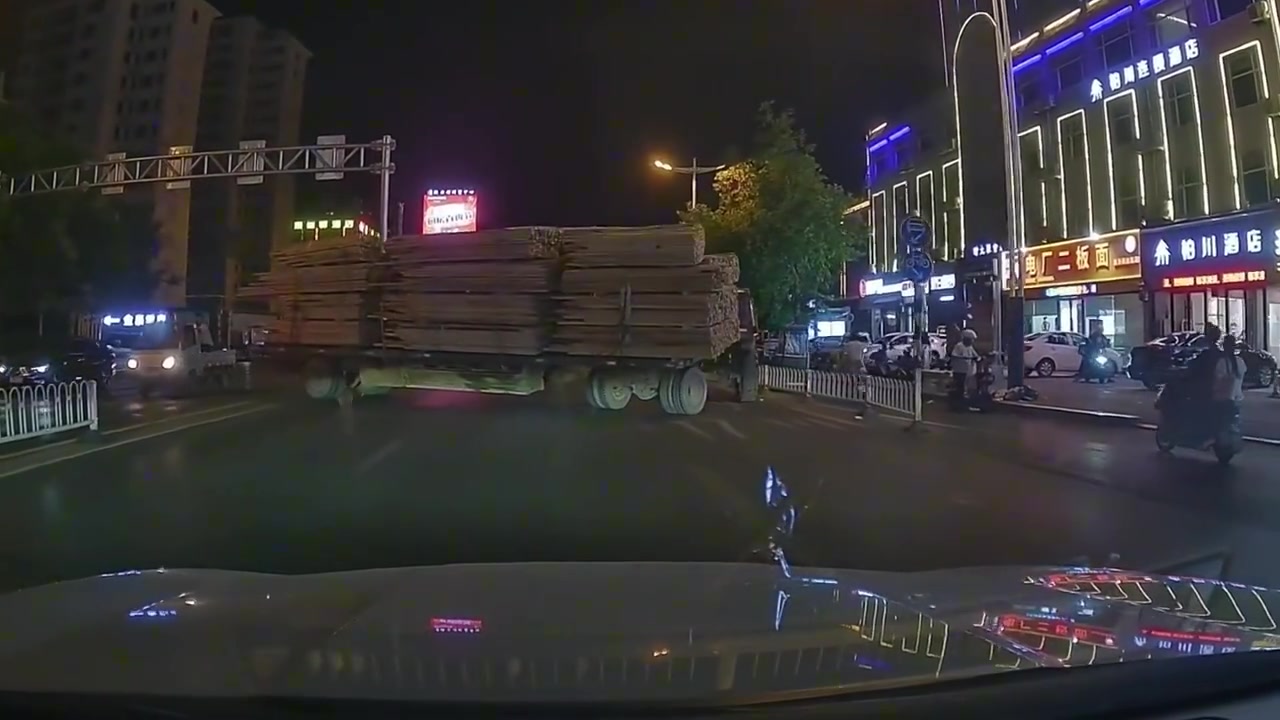 凭一己之力封了一整条路......