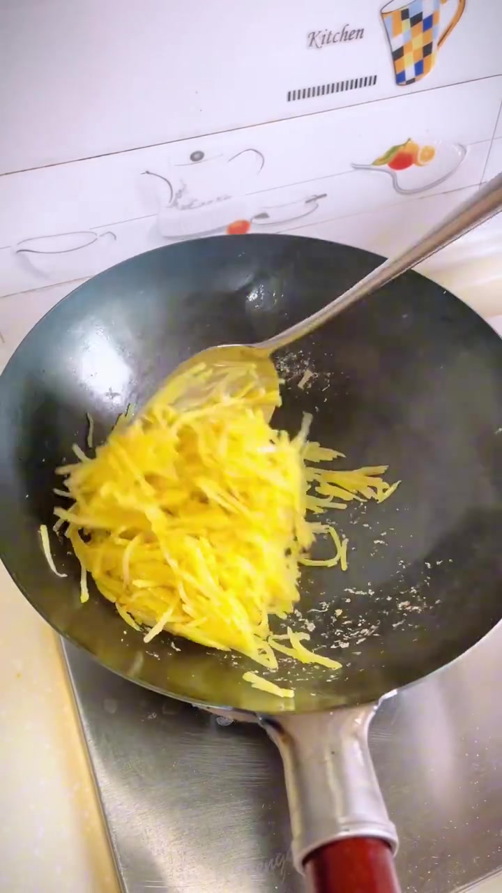 这是怎么把土豆丝炒成土豆泥的