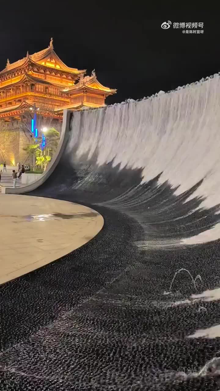这反重力倒流瀑布做的不错啊，这是建在哪里的呢