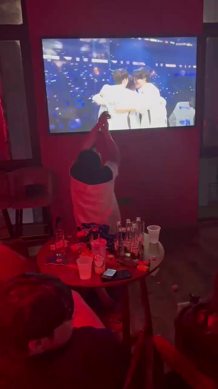 这是下重注了飞科的恩情！忠诚！狠狠的尽孝！