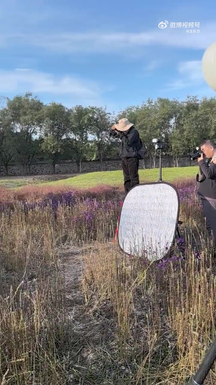 这个季节这模特也是拼了