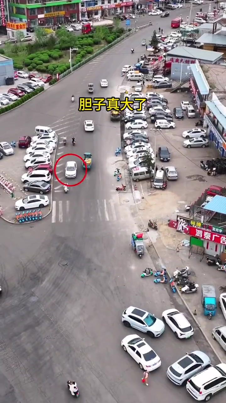 走错道逆行了吧