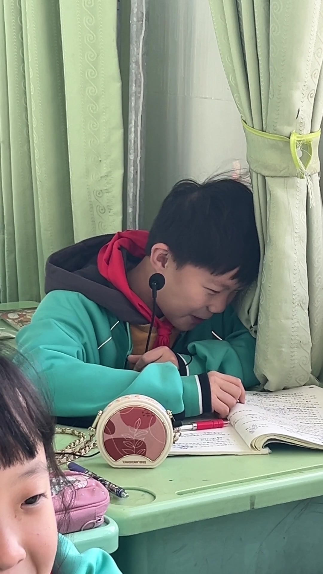 人才啊！专治上课说话的学生！