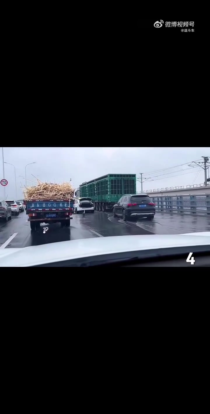 师傅这路不让开坦克