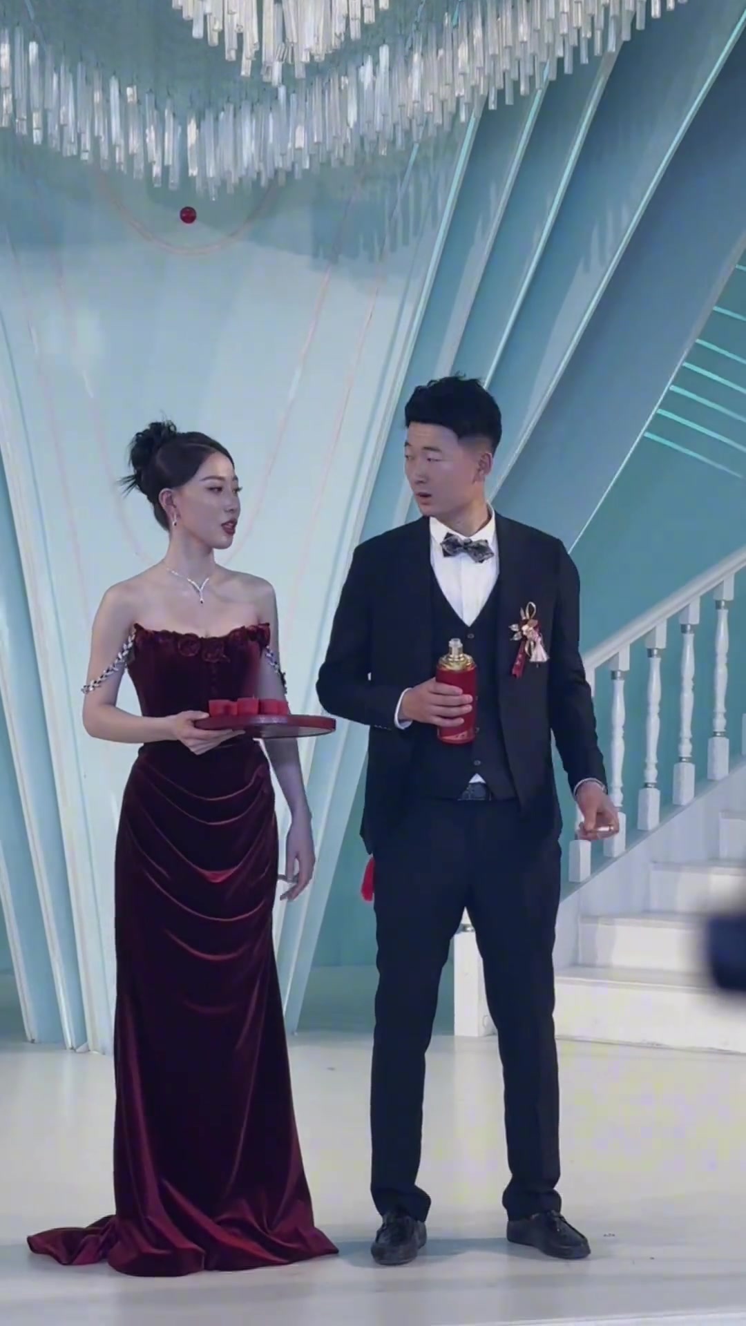 结婚压力大，抽根烟正常