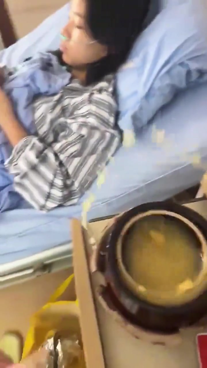 还得是好闺蜜，没你照顾她可能早就好了