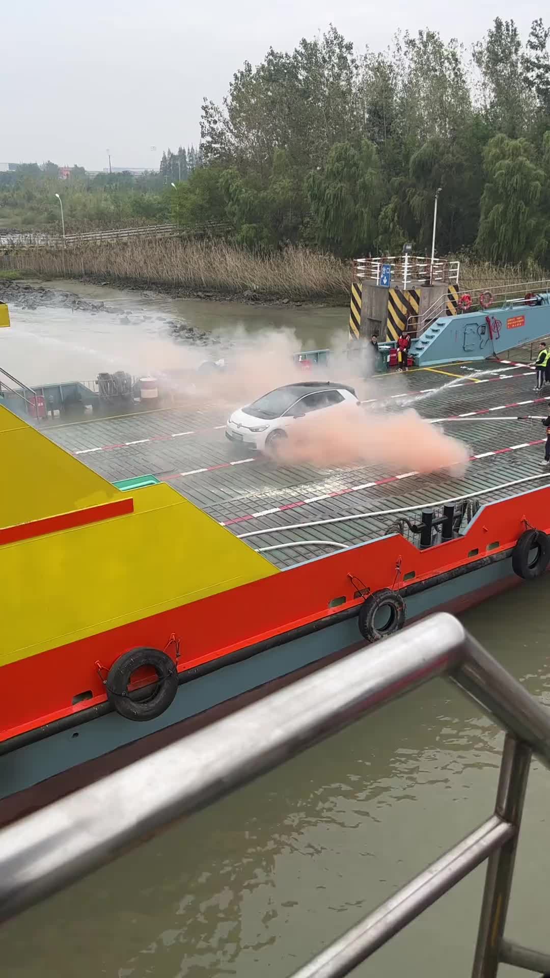 这个应该是电车吧