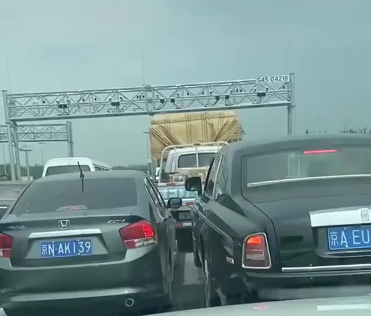 这是谁也不让谁啊！！