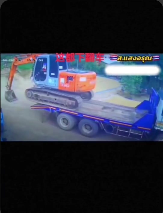 刚开始还以为是王者选手，谁知道是个青铜！