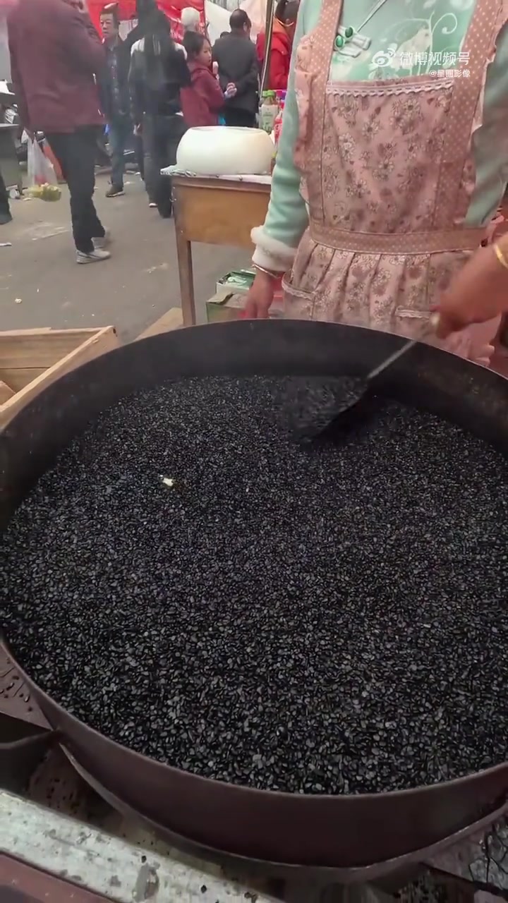 西北美食石头烤馍，这是真黑暗料理