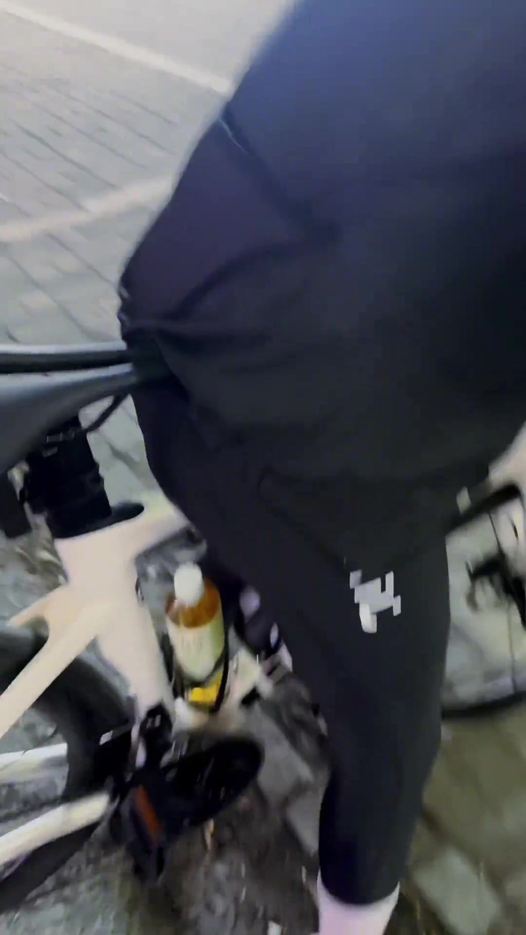小姐姐这是哪里卡住了呀！需要帮忙吗