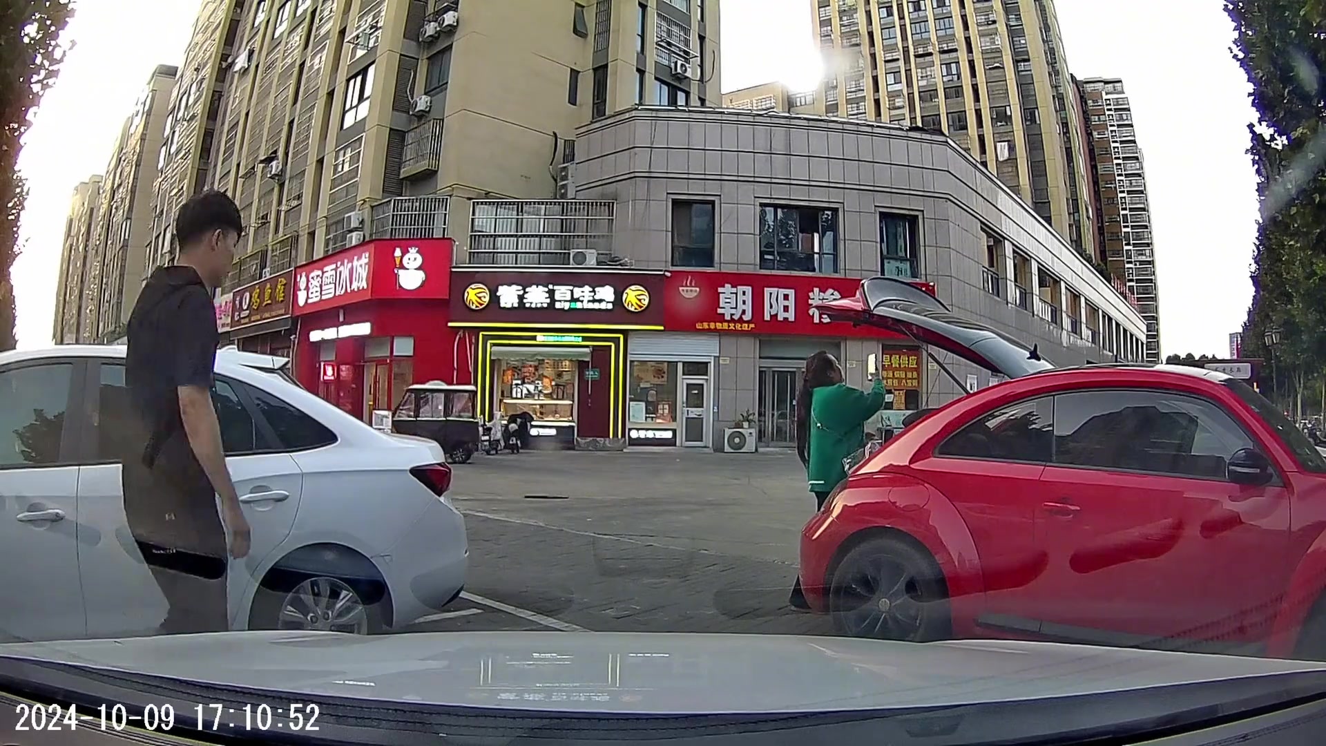 以为你要制裁她，结果是加入她！