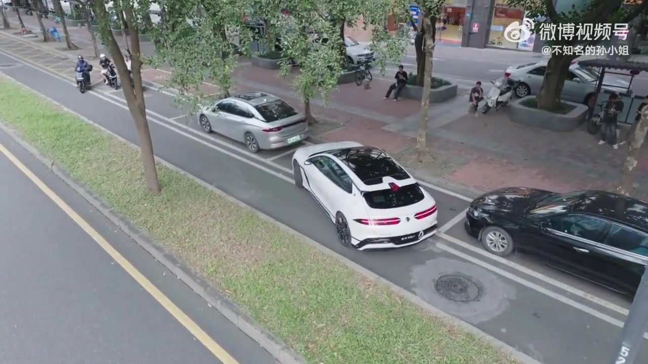 现在都这样停车了