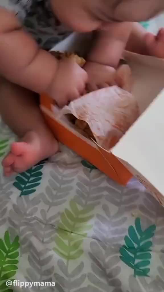 世界上最痛苦的事情，莫过于美食就在眼前，却进不了嘴啊！