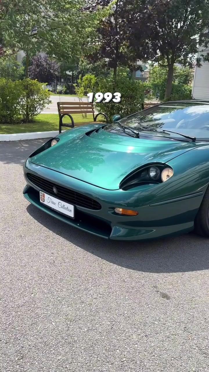 1993年捷豹XJ220的车灯设计，那个年代真的是奇思妙想