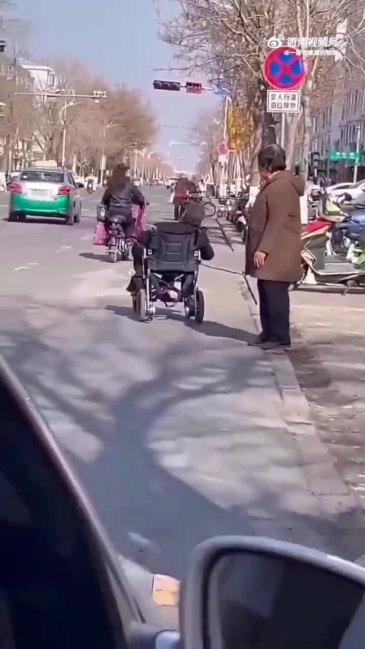 移动的吸血鬼，碰到谁谁倒霉