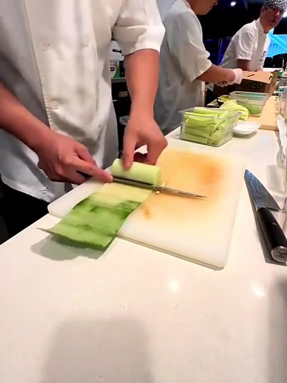 新来的师傅，这刀功能开一万八的工资吗