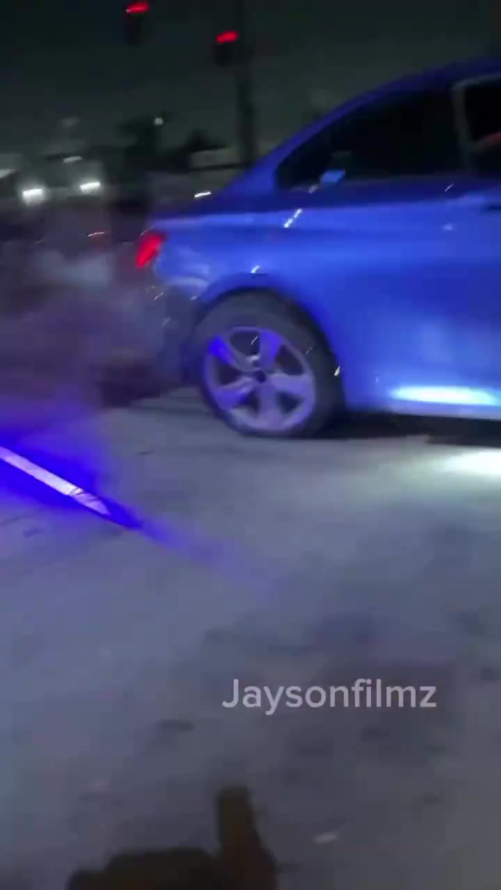 接下来开到没人的地方，下车蹲下来摸着后轮毂默默哭泣！