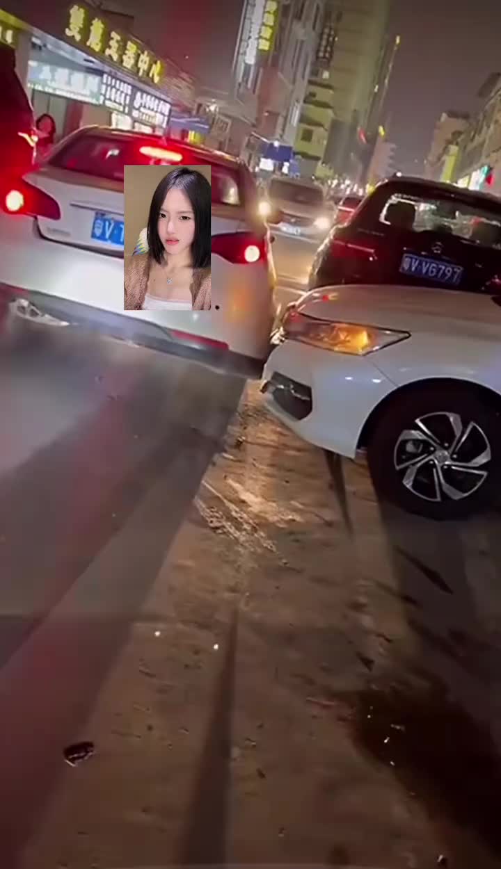 这这应该谁陪谁呀！