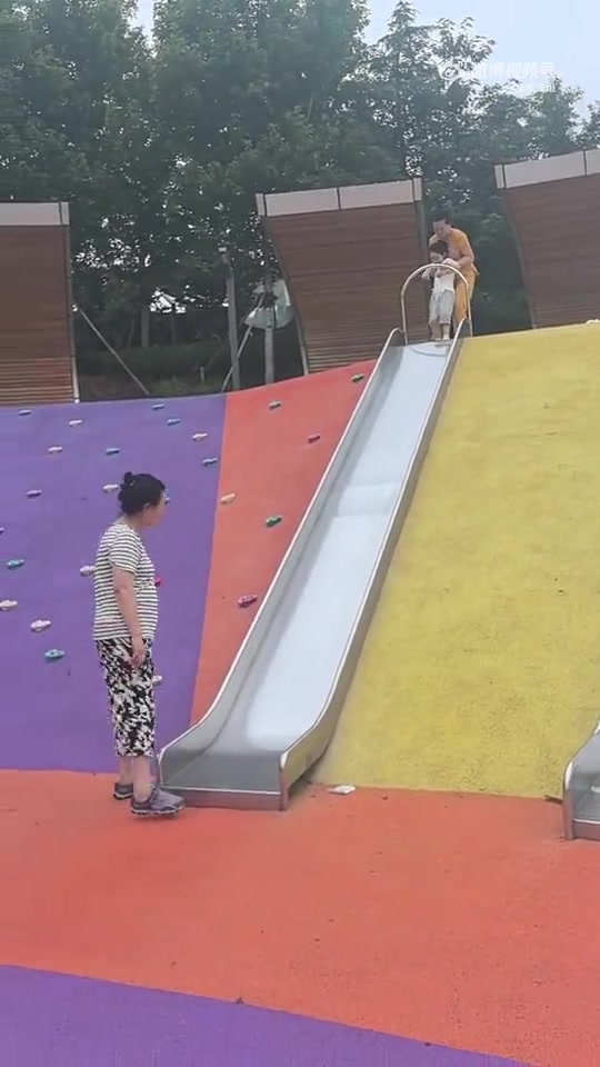 这是哪个鬼才设计的滑梯