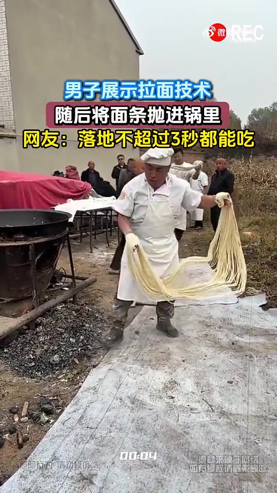 男子展示拉面技术，卫生吗