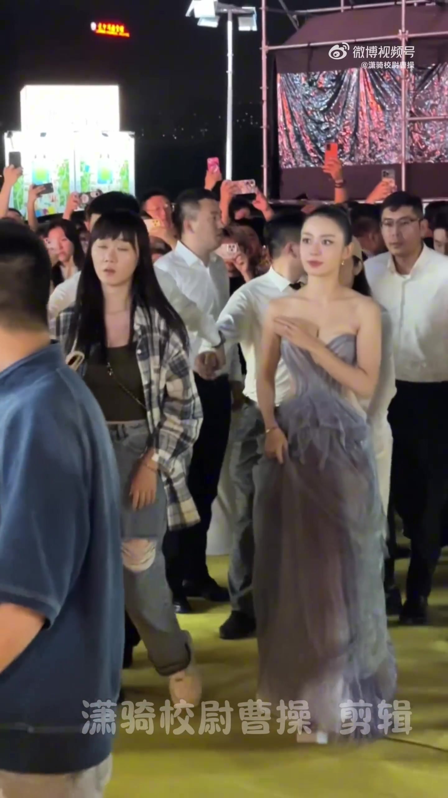吉娜沈阳线下活动路透这个身材曲线绝了
