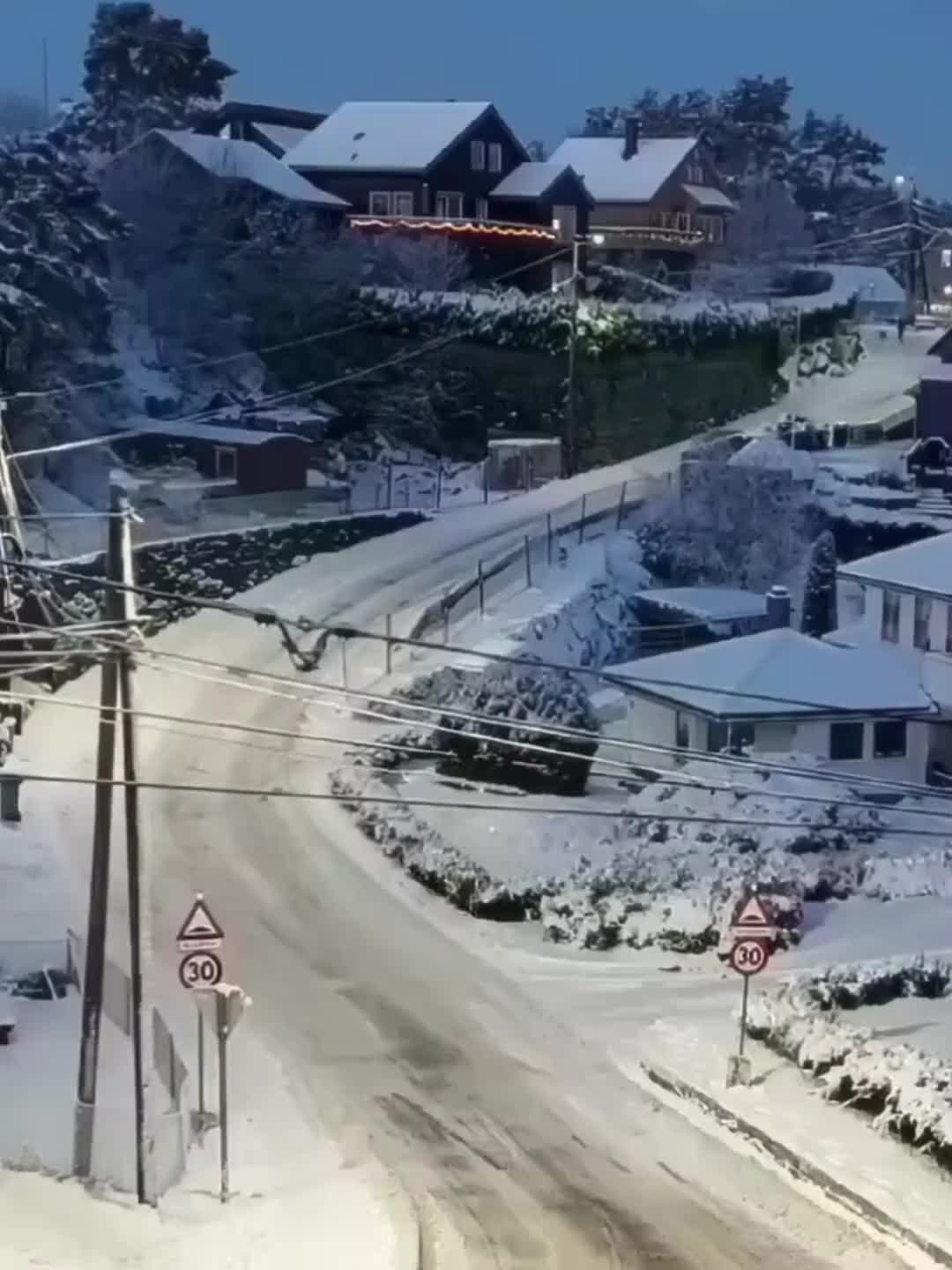这种我能看一天，可惜咱南方很难看到雪