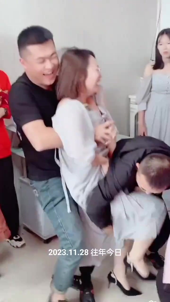 一看伴娘就是老江湖，以猎人的目的