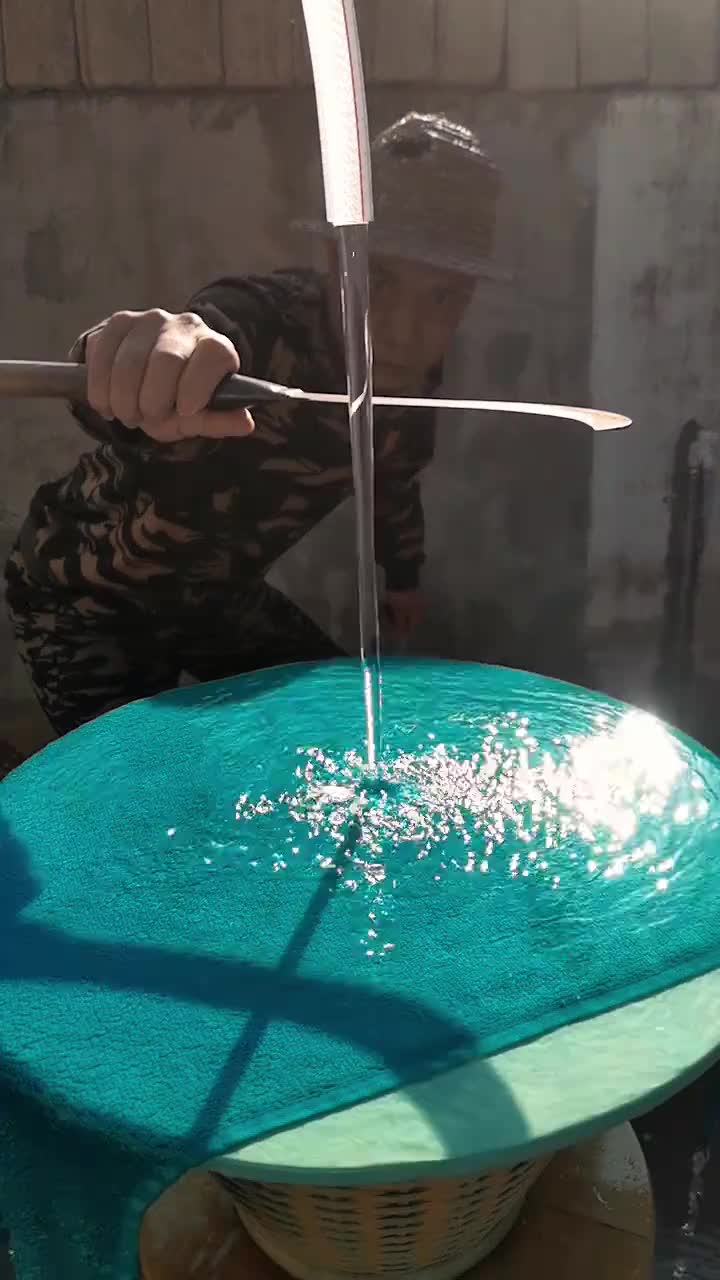 抽刀断水水更流！