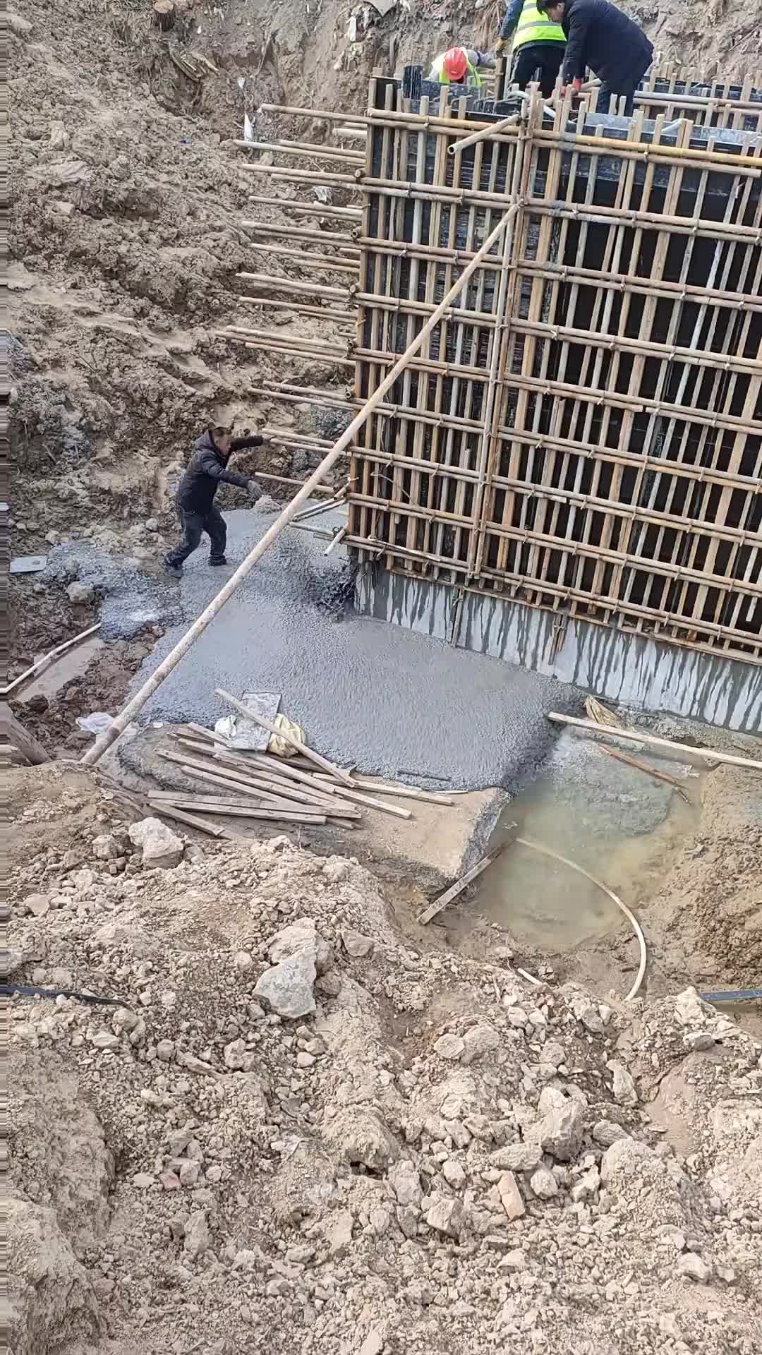 无力回天啊！慌了，那是脚能堵住的吗！