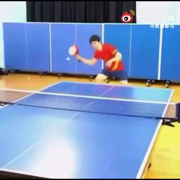 报告舰长！潜水艇里有人打乒乓！