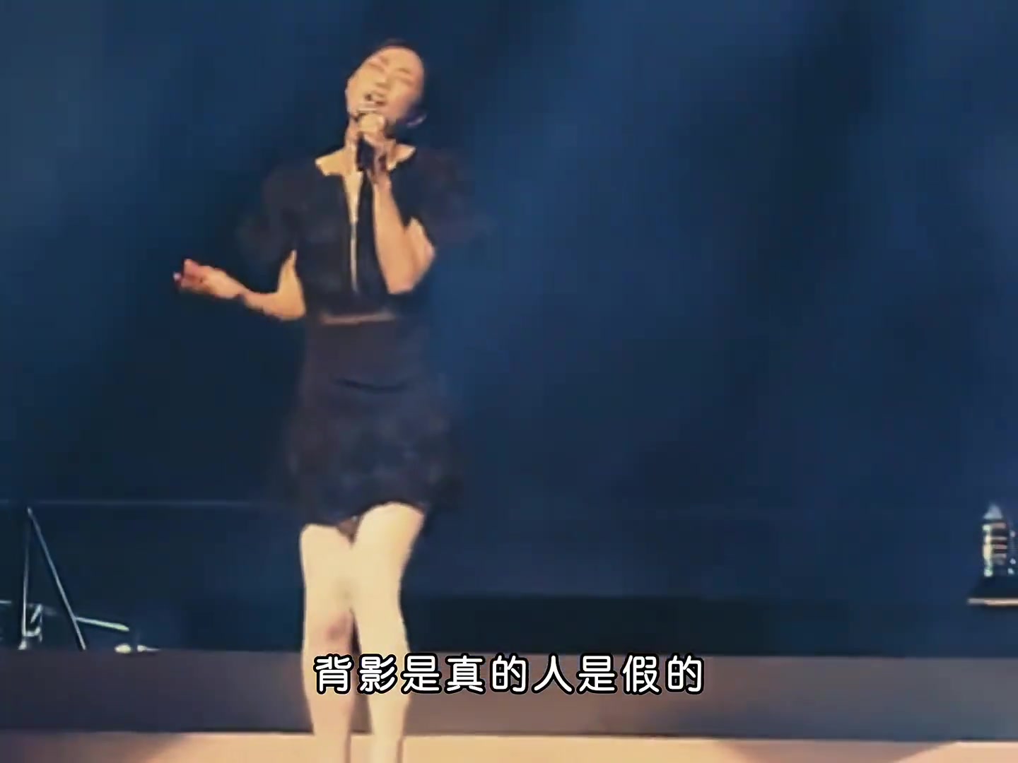 神级现场《百年孤寂》谁也唱不出这种极致洒脱的感觉