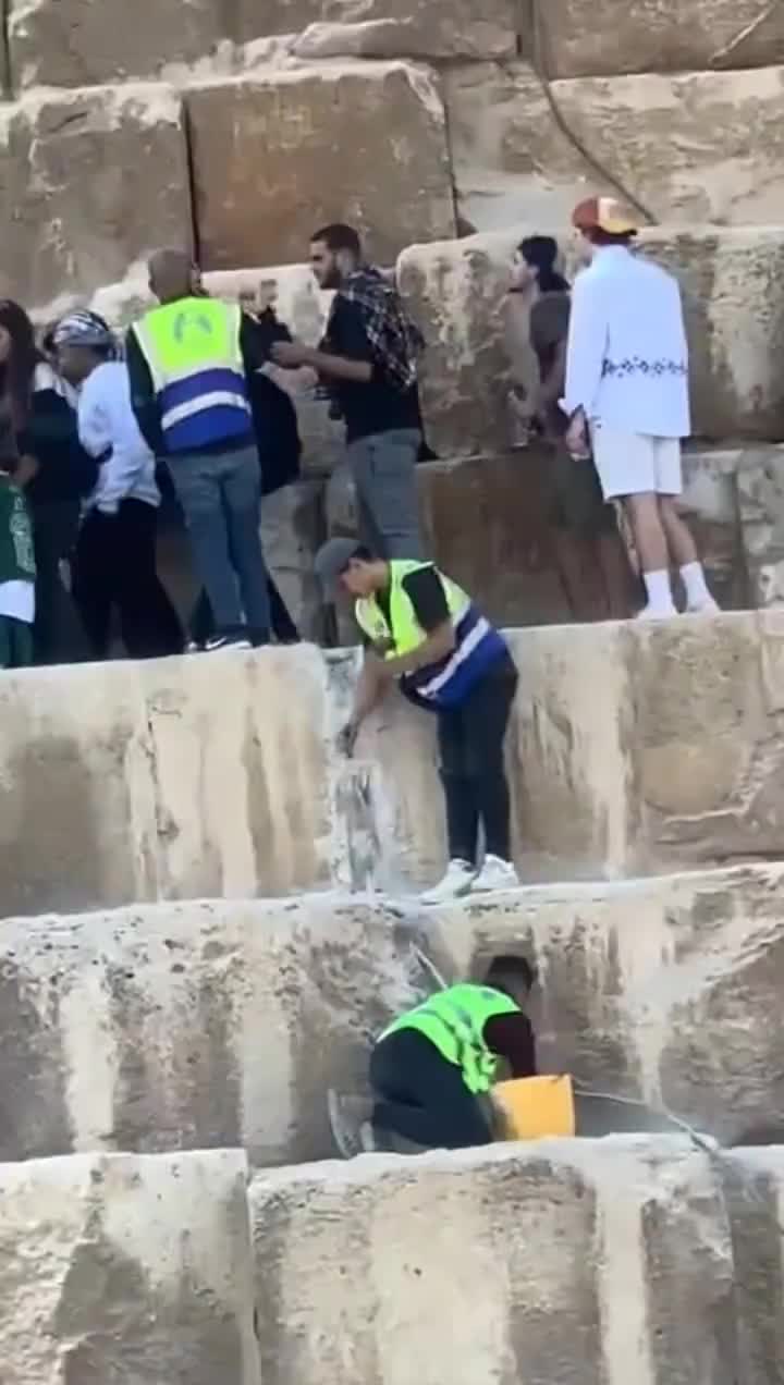 金字塔的建造过程真是一个未解之谜啊！