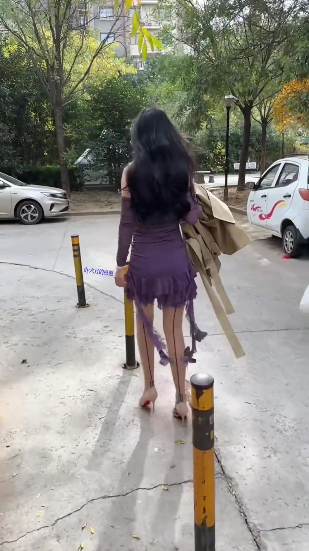 不得不说，这时候腿长的优势就出来了！