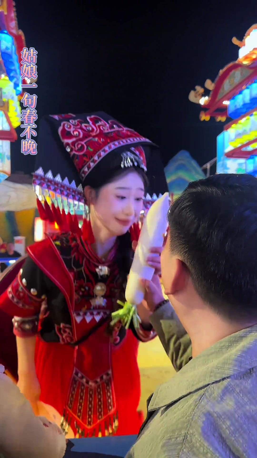 小姐姐：大哥不送大饼改送大萝卜了